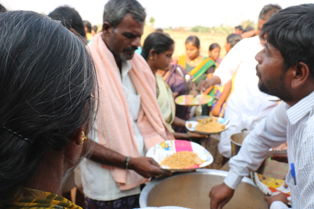 Hundreds Massed for the 2 days Mega Prayer organized by Grace Ministry at Pavagada, Tumkur. The Pavagada Prayer Meetings was a great blessing to the hundreds who gathered.